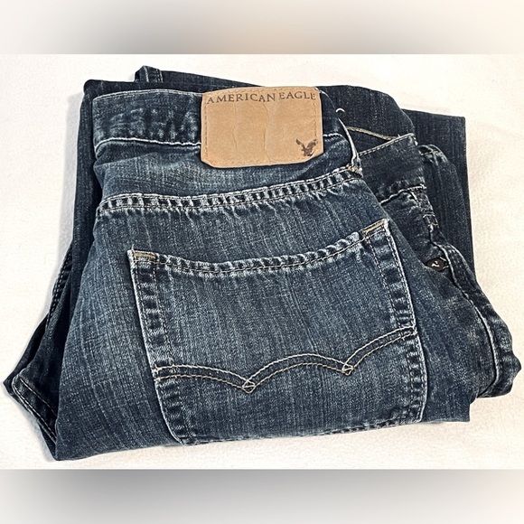 🏷️3 for $30 sale!🏷️ American Eagle semi-dark wash low rise bootcut jeans. - Picture 3 of 7